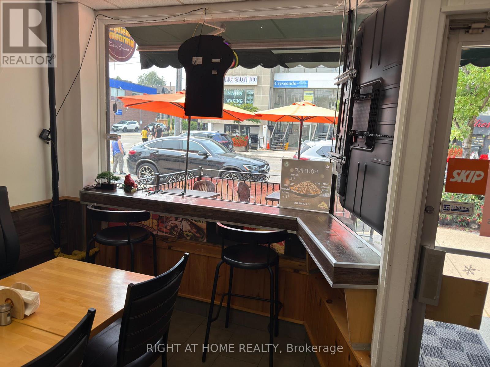 1549 Bayview Avenue, Toronto, Ontario M4G 3B5 - Photo 7 - C12352301