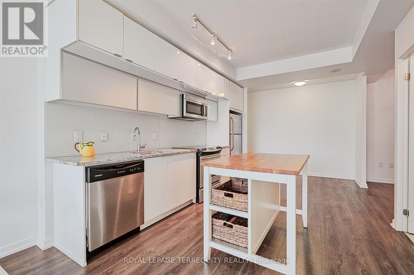 201 - 62 Forest Manor Road, Toronto, Ontario  M2J 0B6 - Photo 9 - C12352376