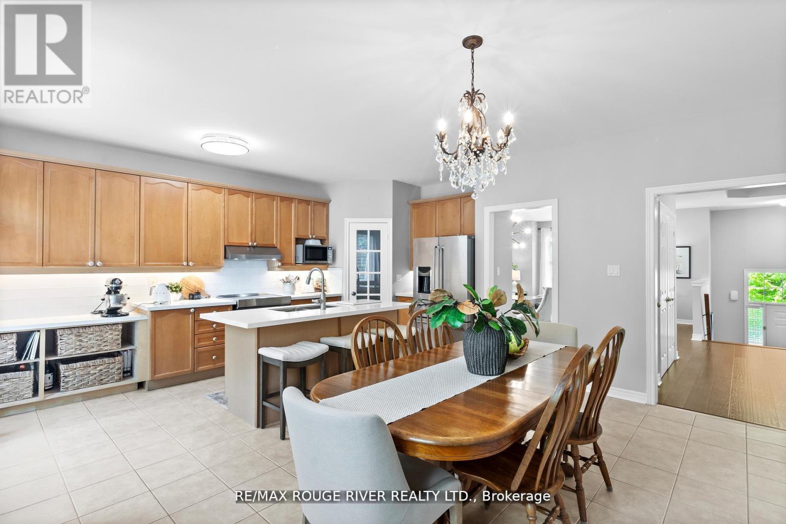 11 Maple Edge Lane, Whitby, Ontario  L1R 2M9 - Photo 11 - E12352261