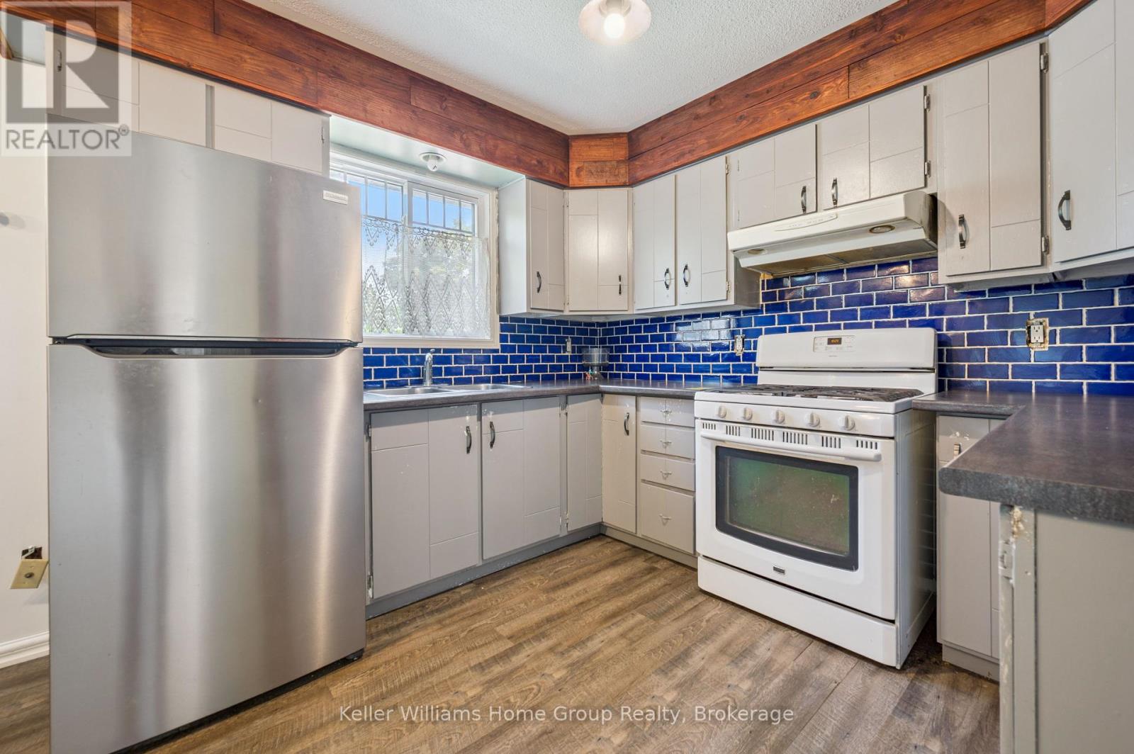 475 5th Street, Hanover, Ontario N4N 3H3 - Photo 10 - X12352457