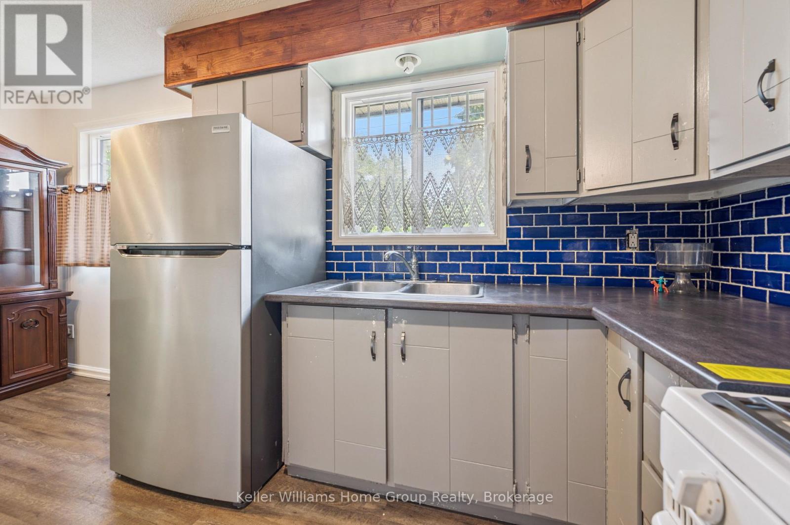 475 5th Street, Hanover, Ontario N4N 3H3 - Photo 12 - X12352457