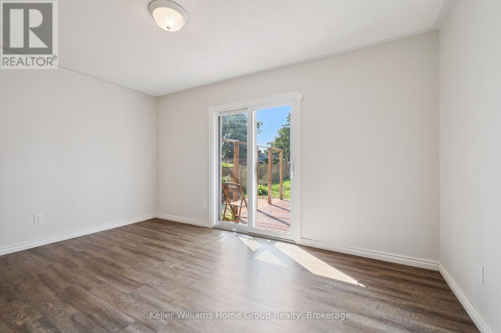 475 5th Street, Hanover, Ontario N4N 3H3 - Photo 15 - X12352457