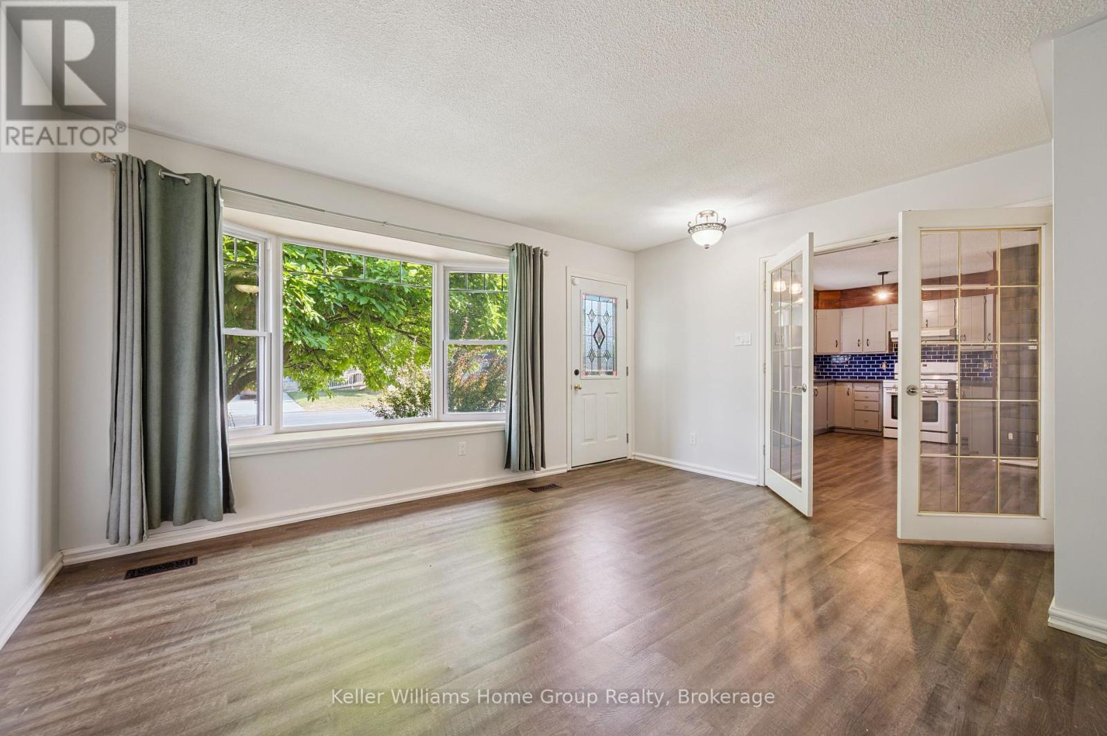 475 5th Street, Hanover, Ontario N4N 3H3 - Photo 6 - X12352457