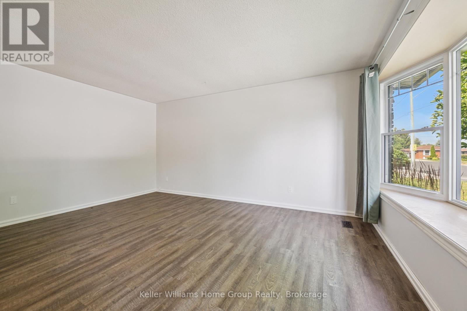 475 5th Street, Hanover, Ontario N4N 3H3 - Photo 7 - X12352457