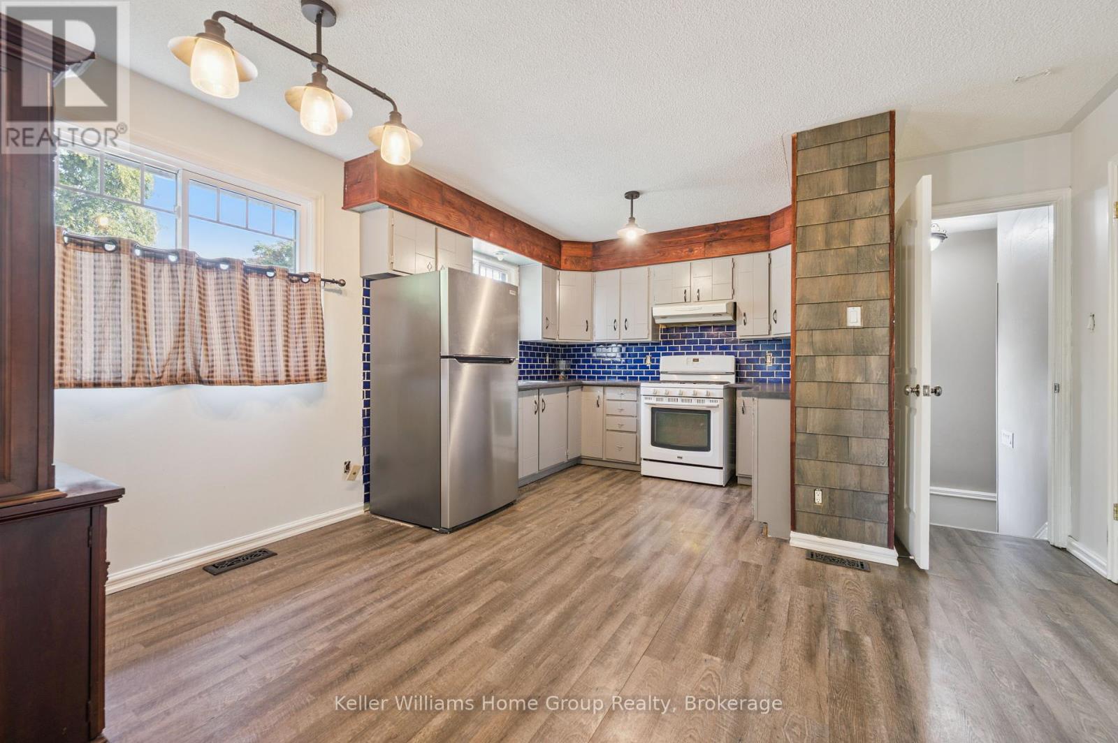 475 5th Street, Hanover, Ontario N4N 3H3 - Photo 9 - X12352457