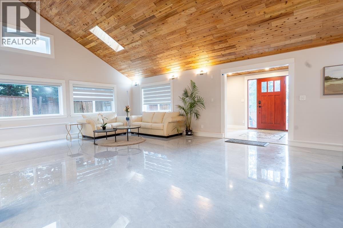 9168 Sunshine Coast Highway, Halfmoon Bay, British Columbia  V7Z 1E9 - Photo 2 - R3038409