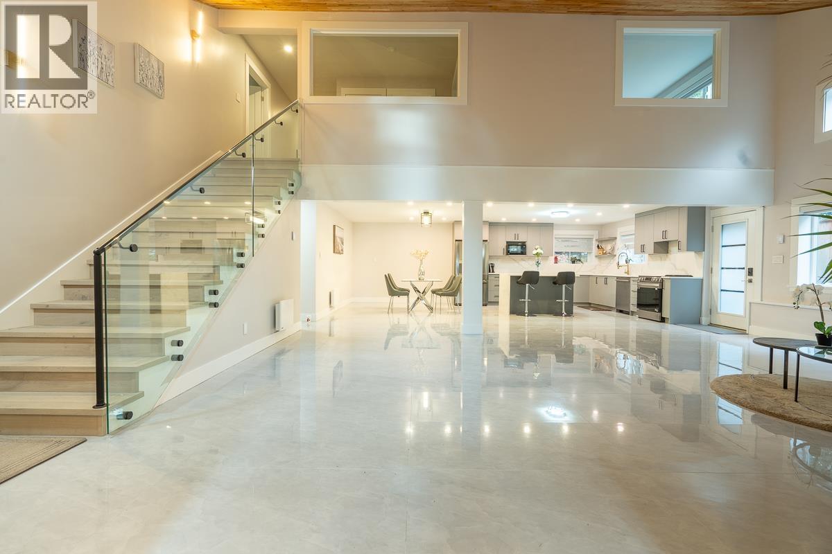 9168 Sunshine Coast Highway, Halfmoon Bay, British Columbia  V7Z 1E9 - Photo 3 - R3038409