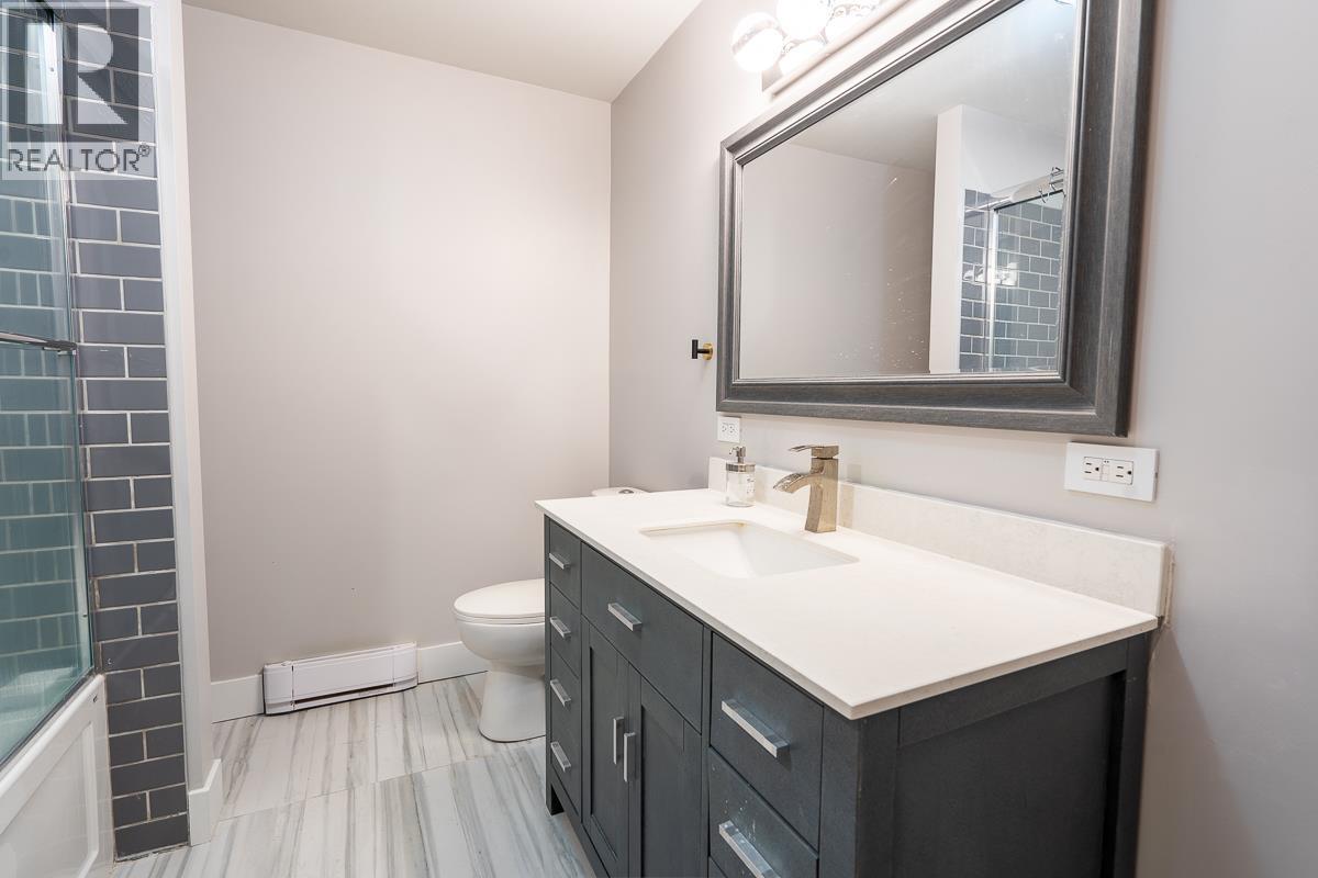 9168 Sunshine Coast Highway, Halfmoon Bay, British Columbia  V7Z 1E9 - Photo 5 - R3038409