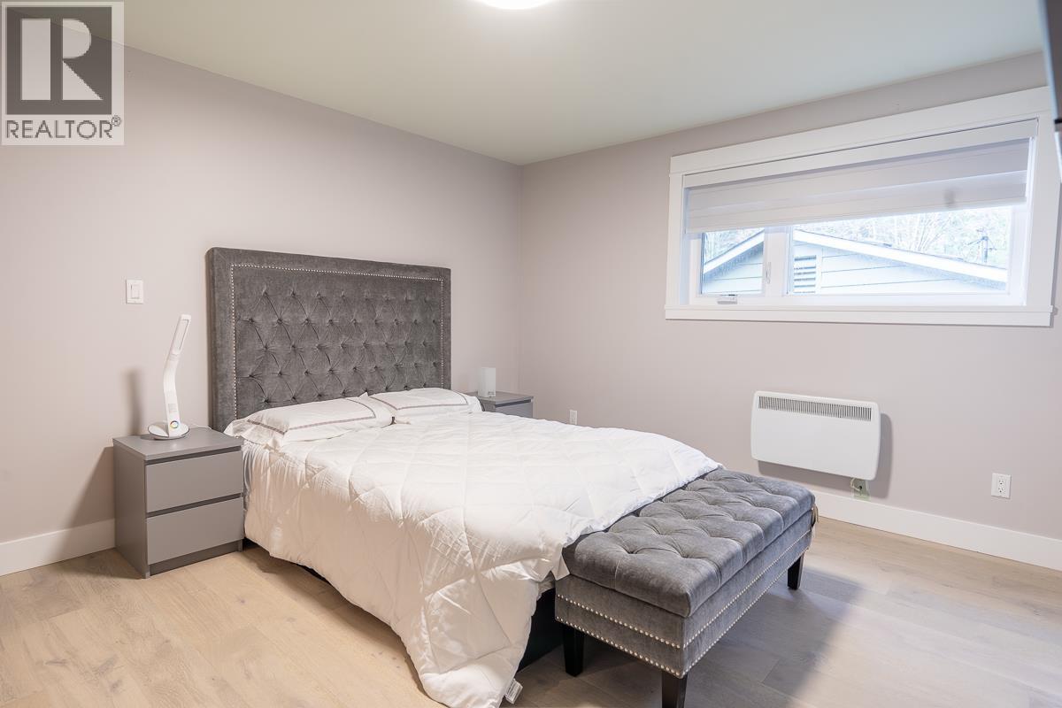 9168 Sunshine Coast Highway, Halfmoon Bay, British Columbia  V7Z 1E9 - Photo 6 - R3038409