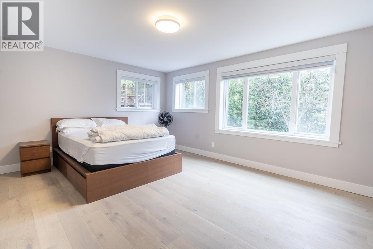 9168 Sunshine Coast Highway, Halfmoon Bay, British Columbia  V7Z 1E9 - Photo 7 - R3038409