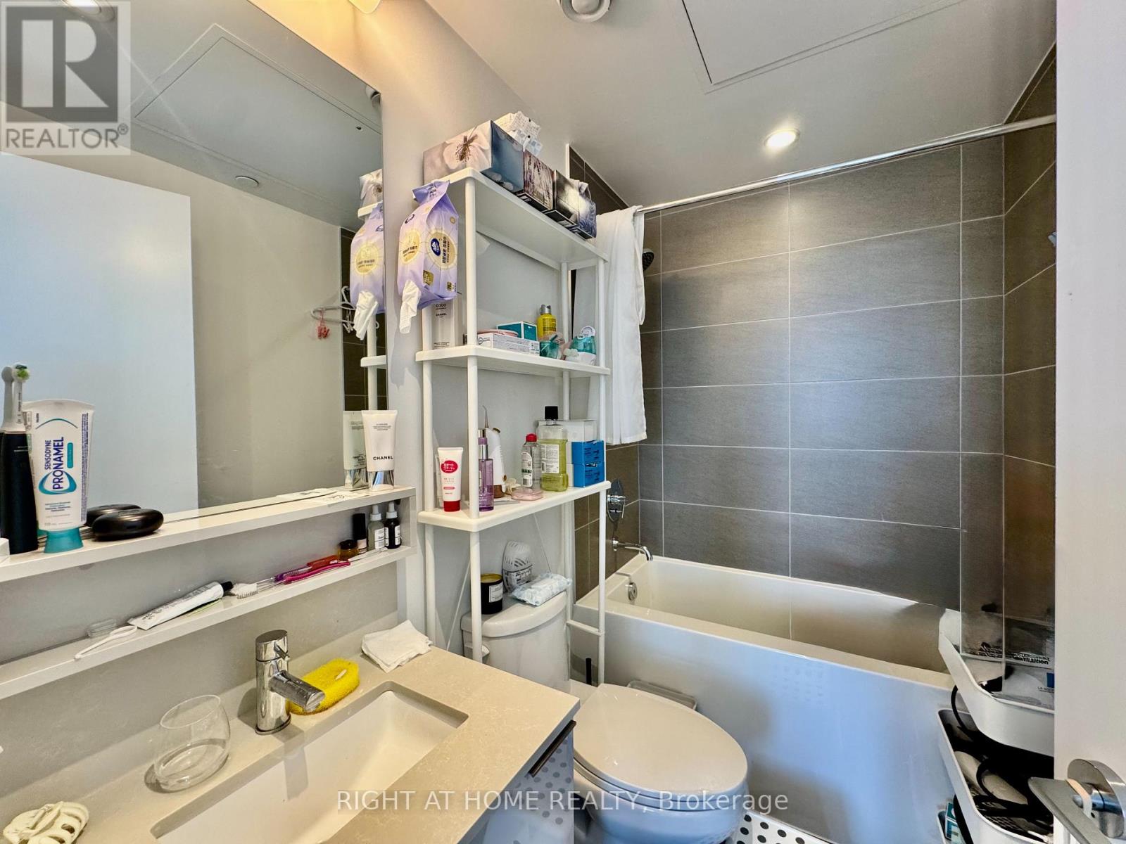 1903 - 898 Portage Parkway, Vaughan, Ontario  L4K 0J6 - Photo 15 - N12352246