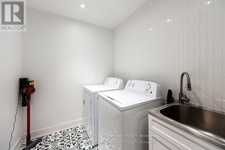 54 Frederick Taylor Way, East Gwillimbury, Ontario  L0G 1M0 - Photo 19 - N12352305