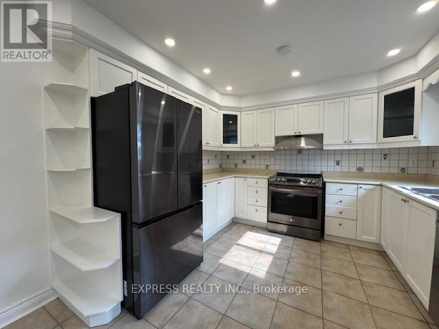 2 Pearson Ave Avenue, Richmond Hill, Ontario  L4C 6T5 - Photo 2 - N12352309