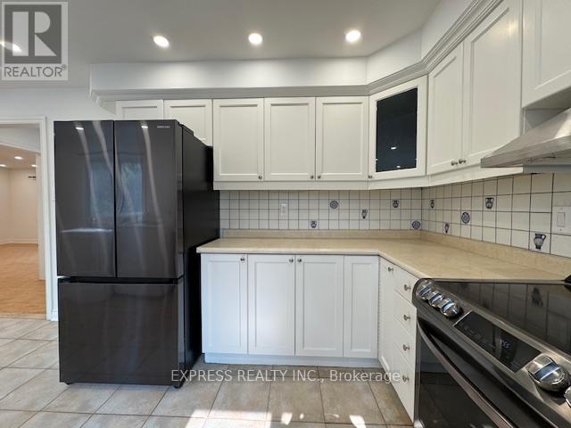 2 Pearson Ave Avenue, Richmond Hill, Ontario  L4C 6T5 - Photo 5 - N12352309