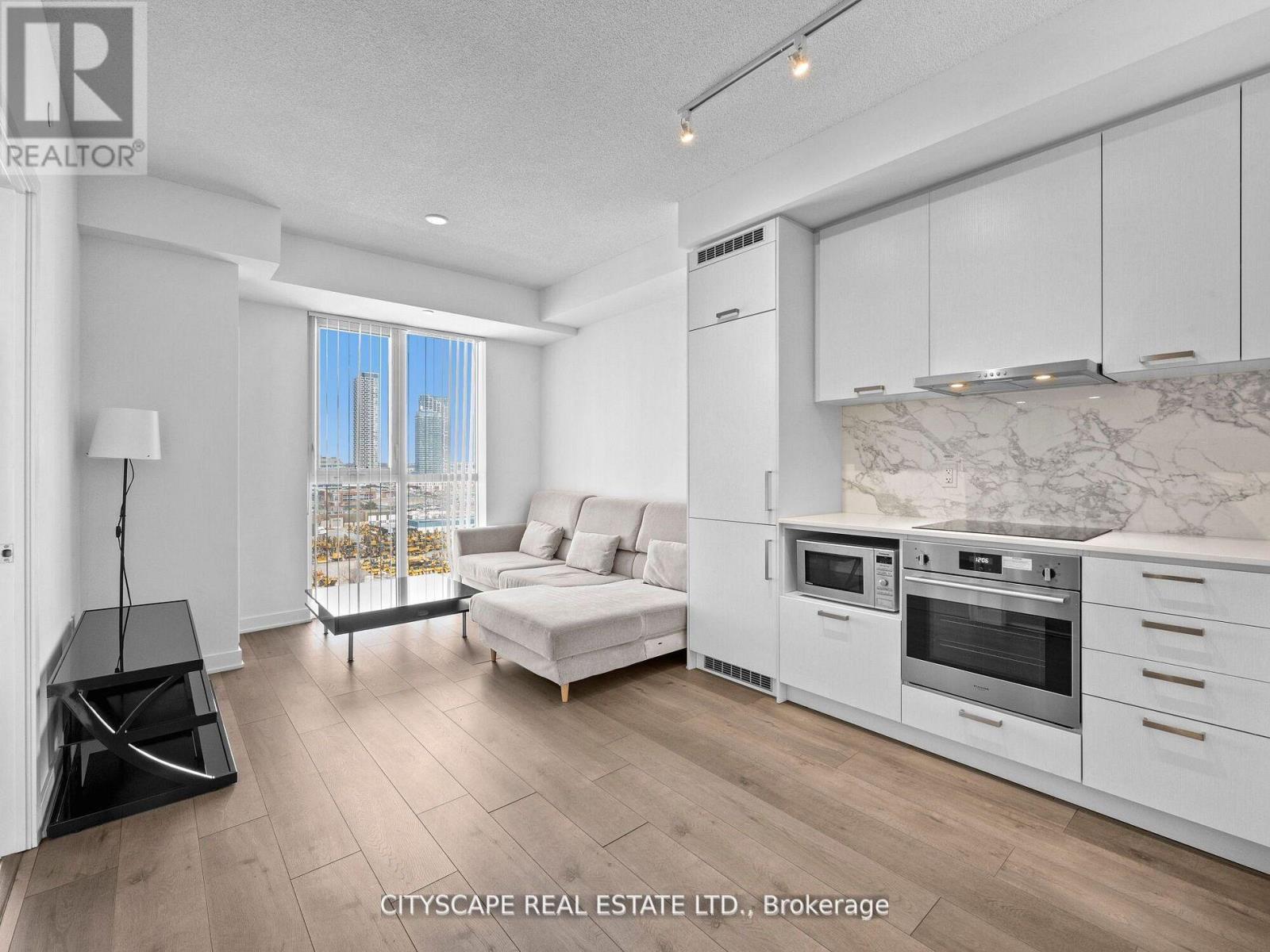 1516 - 10 Honeycrisp Crescent N, Vaughan, Ontario  L4K 0M7 - Photo 6 - N12352360
