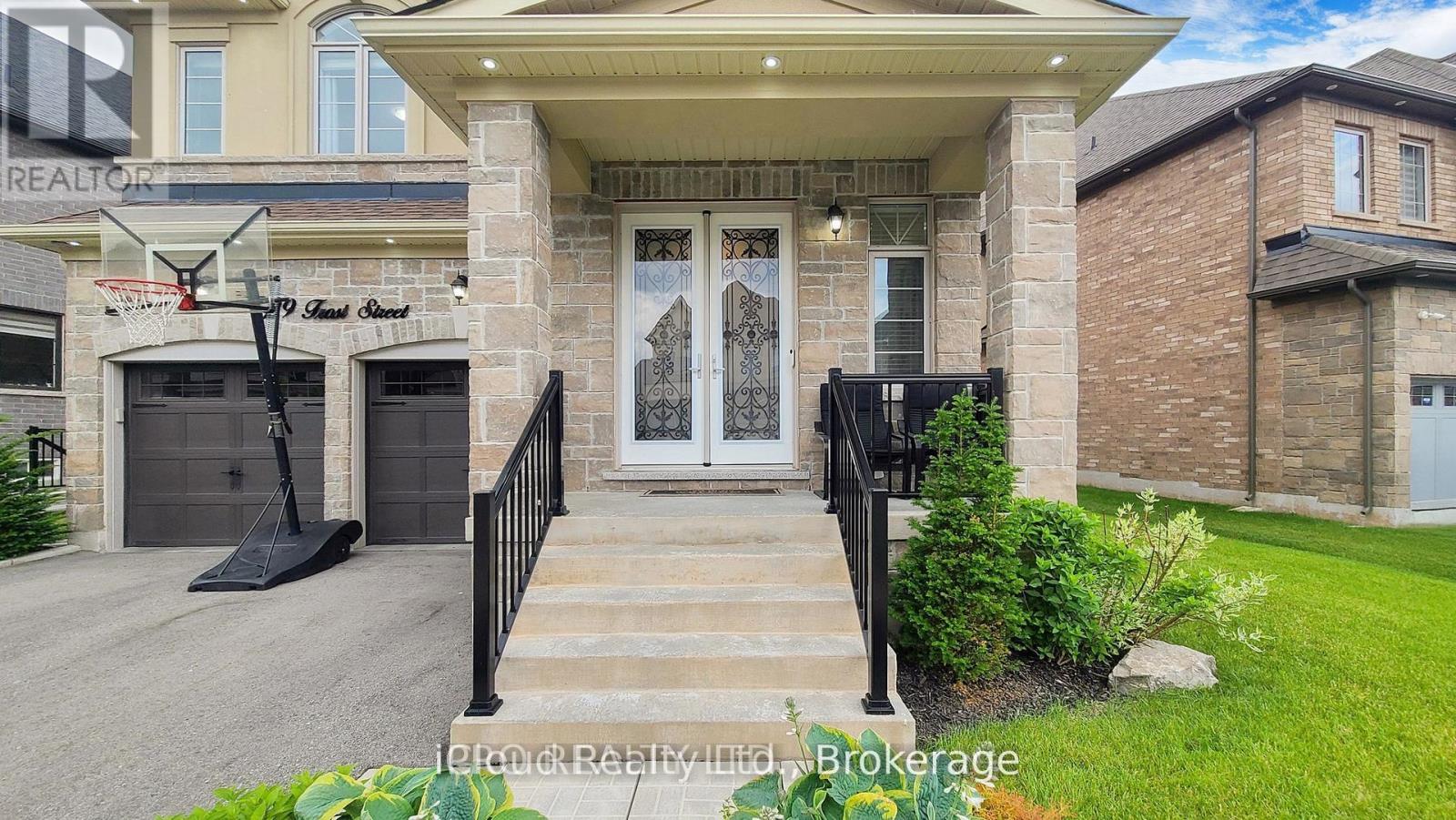 29 Frost Street, Brampton, Ontario  L6X 5R3 - Photo 4 - W12304679