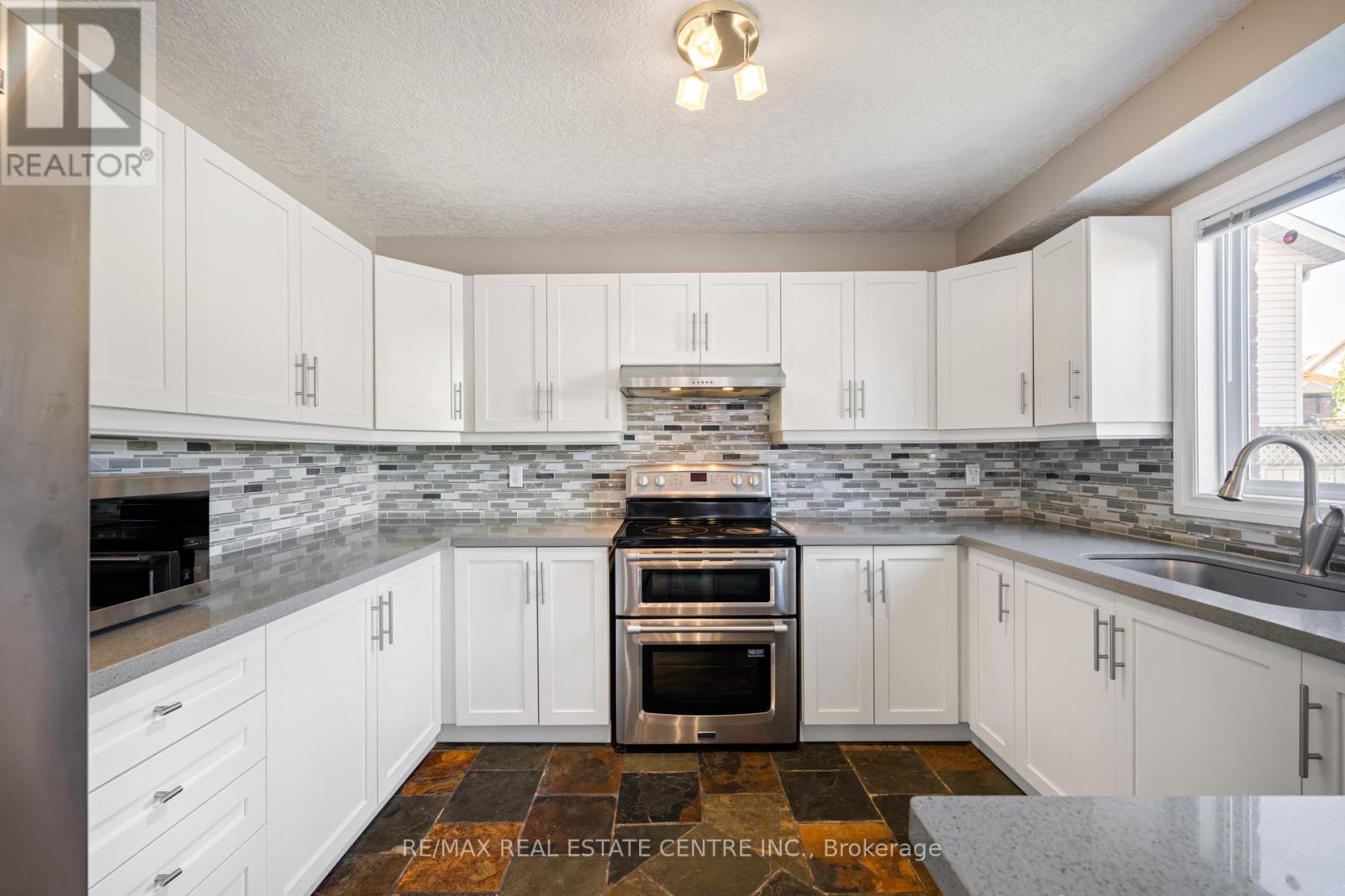 70 Hunter Road, Orangeville, Ontario  L9W 5C5 - Photo 11 - W12352296