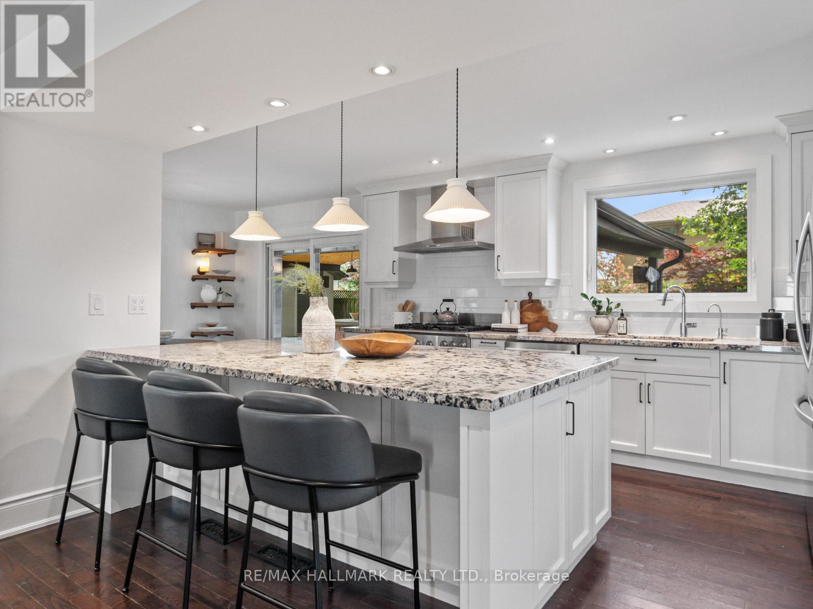 7 Haregate Court, Toronto, Ontario  M9R 3H5 - Photo 9 - W12352314