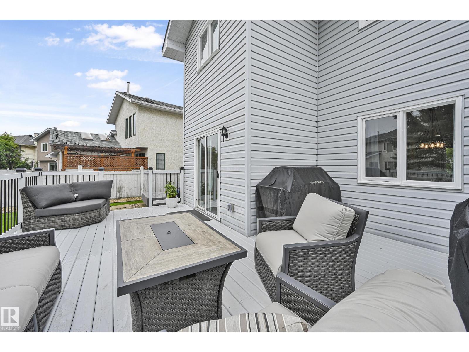Property at 131 ORMSBY RD W NW image 4
