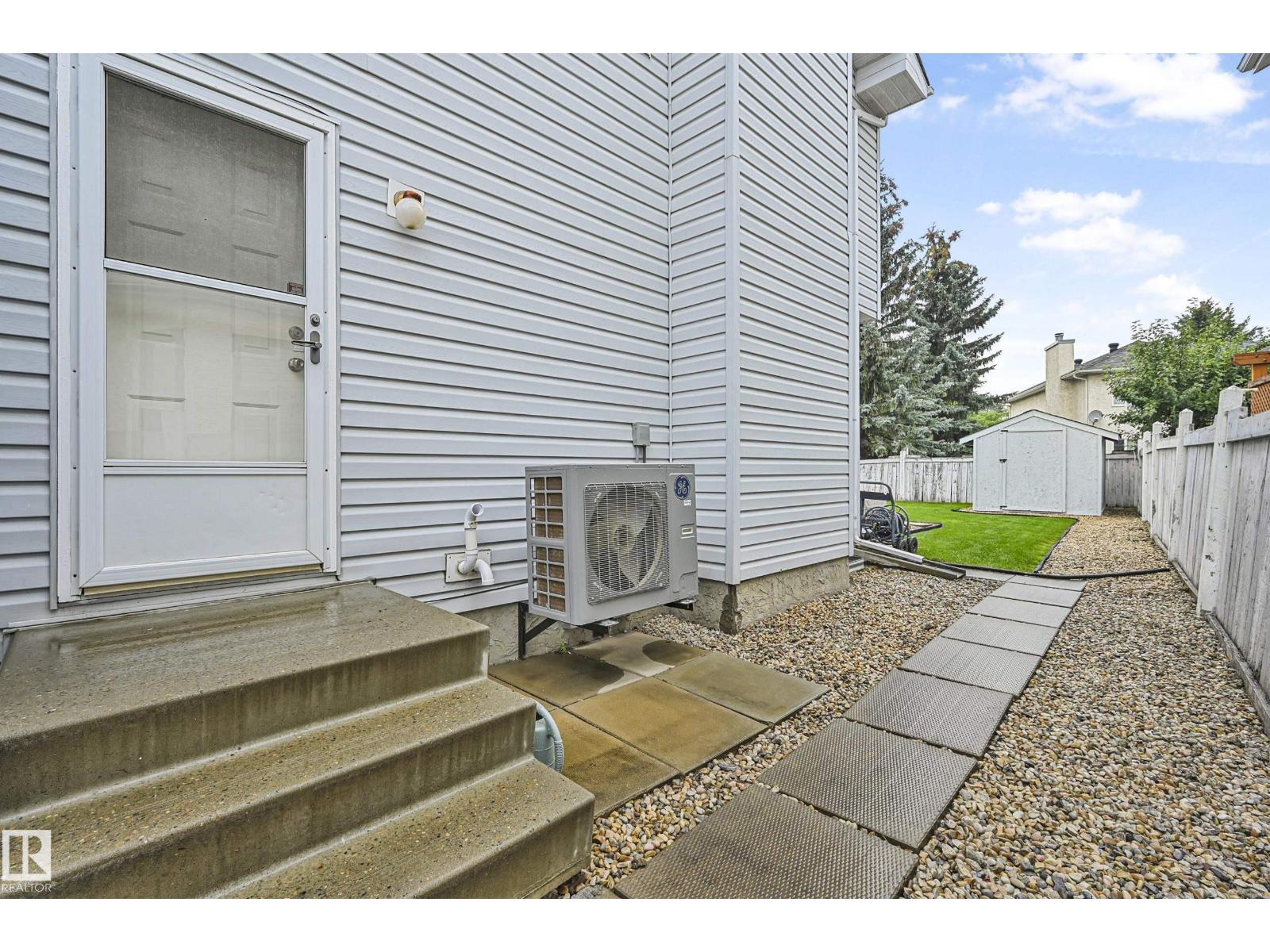 Property at 131 ORMSBY RD W NW image 5