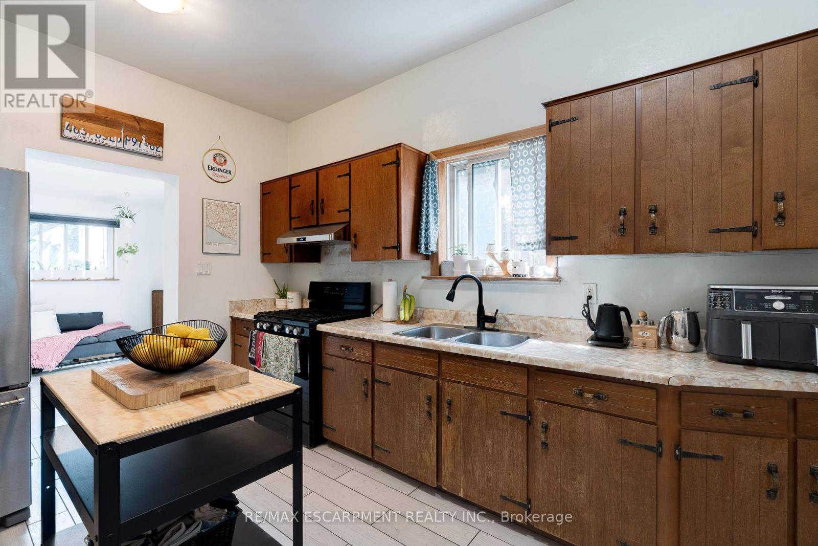 132 Ferguson Avenue N, Hamilton, Ontario  L8R 1L7 - Photo 10 - X12352394