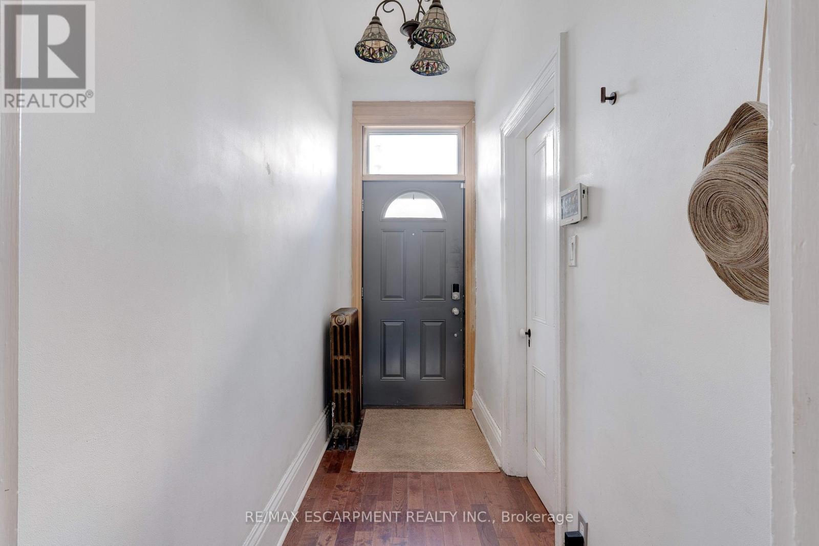 132 Ferguson Avenue N, Hamilton, Ontario  L8R 1L7 - Photo 3 - X12352394