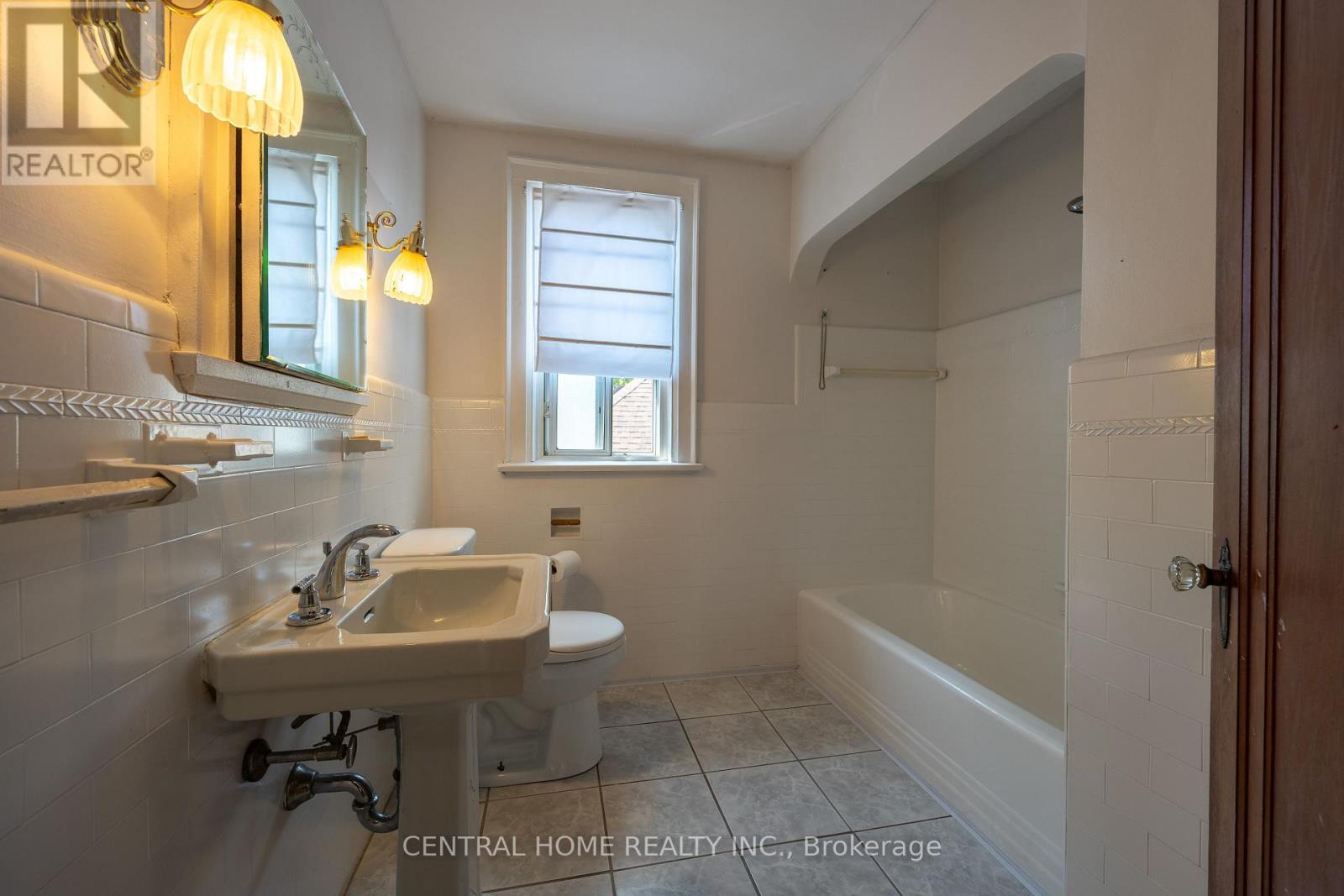 1650 King Street E, Hamilton, Ontario  L8K 1T9 - Photo 15 - X12352398