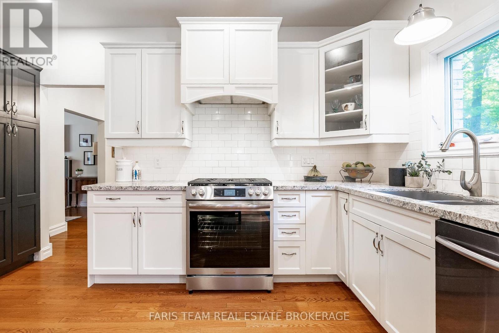 7 Bailey Crescent, Tiny (Wyevale), Ontario  L0L 2T0 - Photo 6 - S12351219