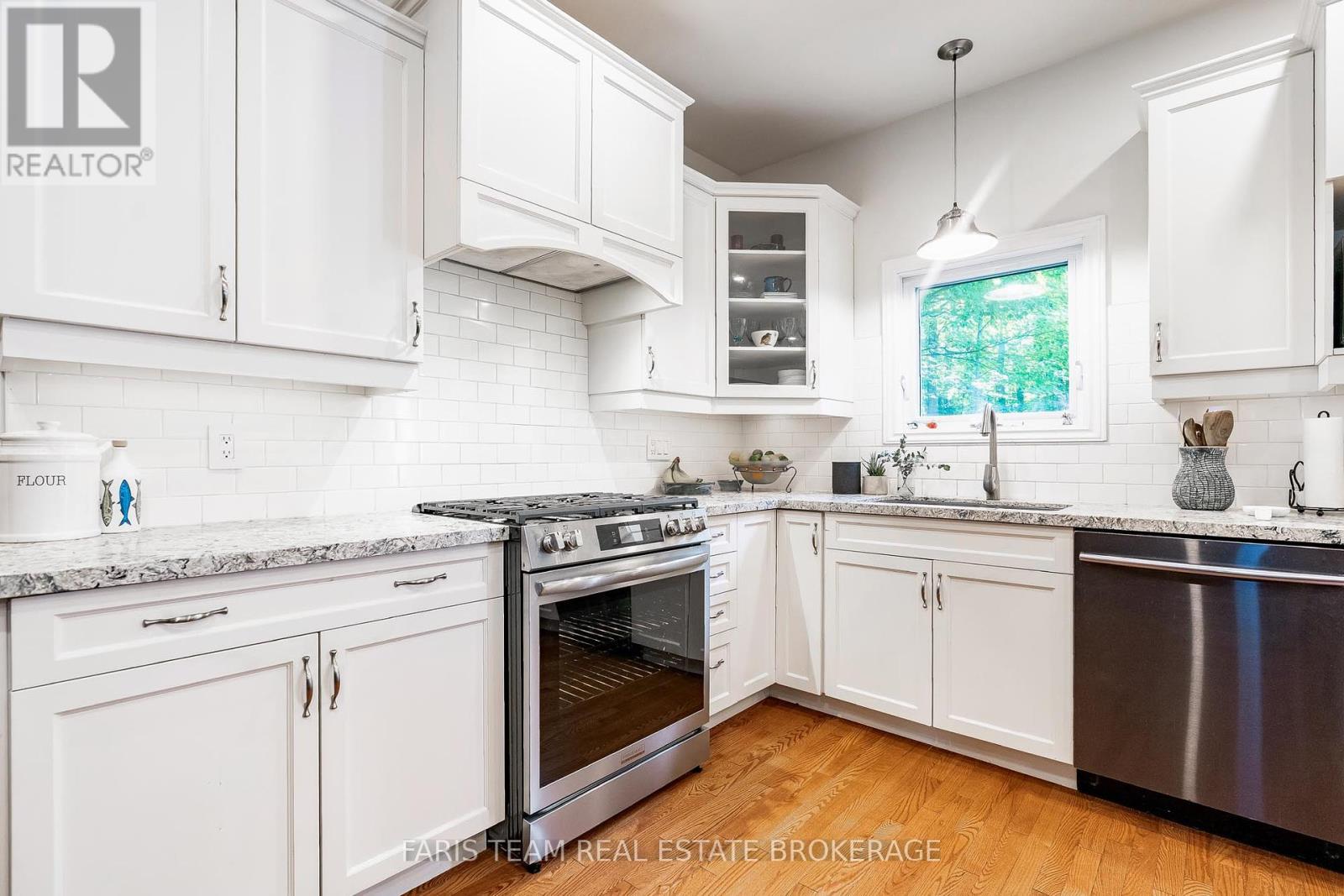 7 Bailey Crescent, Tiny (Wyevale), Ontario  L0L 2T0 - Photo 7 - S12351219