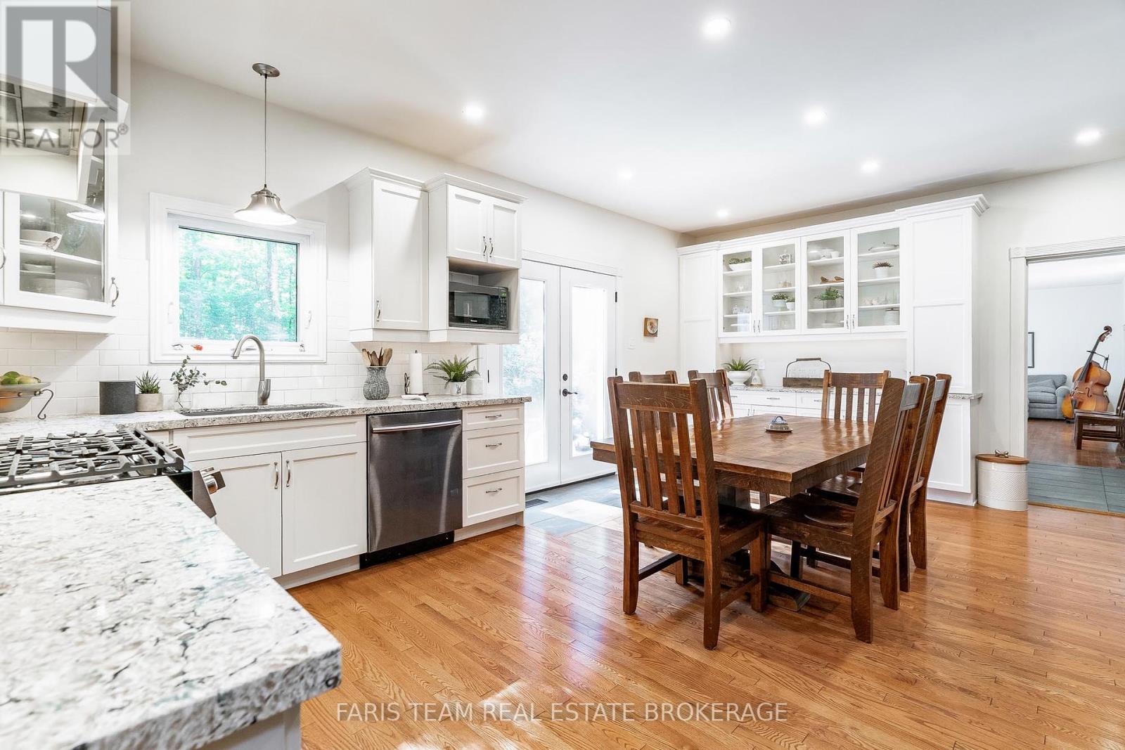 7 Bailey Crescent, Tiny (Wyevale), Ontario  L0L 2T0 - Photo 9 - S12351219