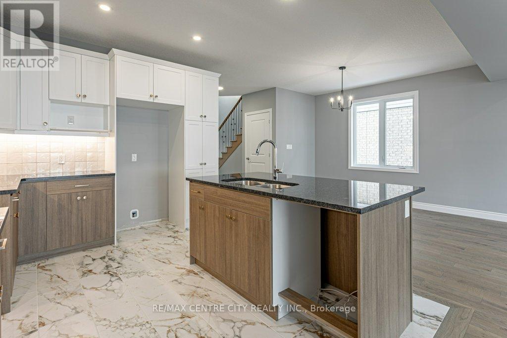 1596 Noah Bend, London North, Ontario  N6G 5S1 - Photo 13 - X12352513