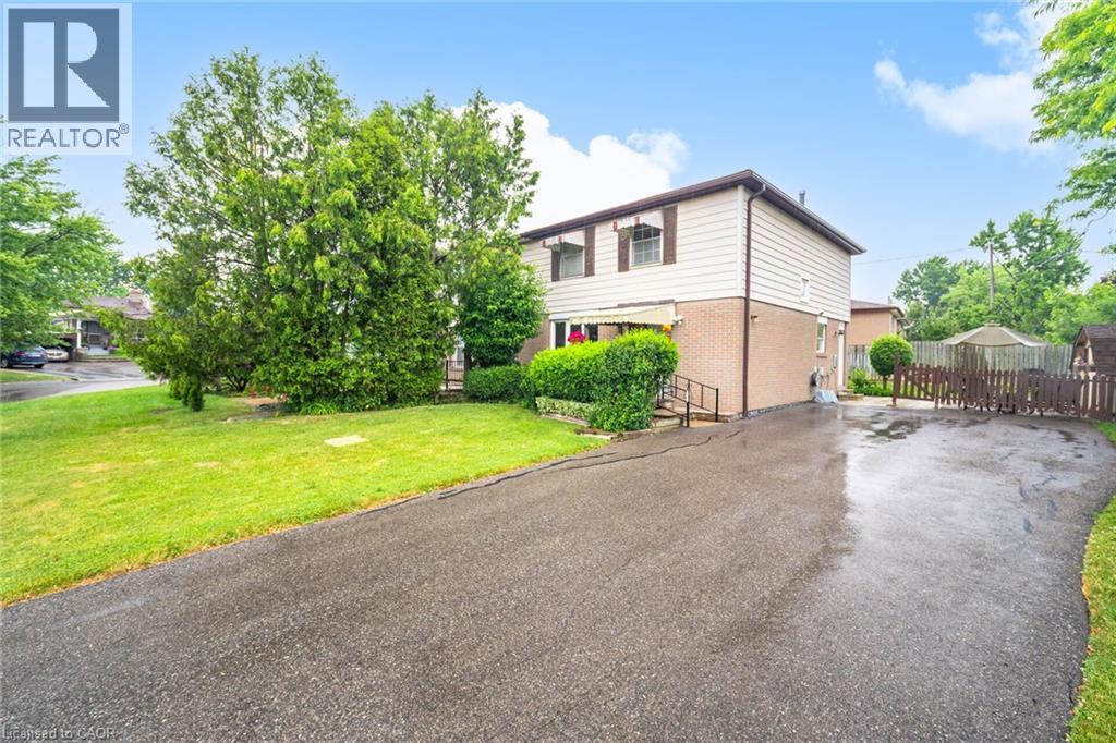 Property at 5 DANESBURY Crescent image 2