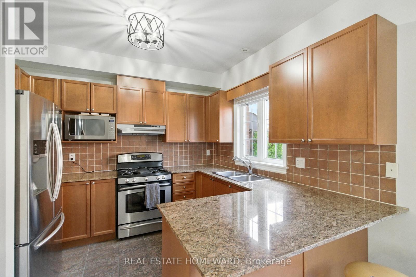 4 Isaac Devins Avenue, Vaughan, Ontario  L4L 0A4 - Photo 10 - N12352428