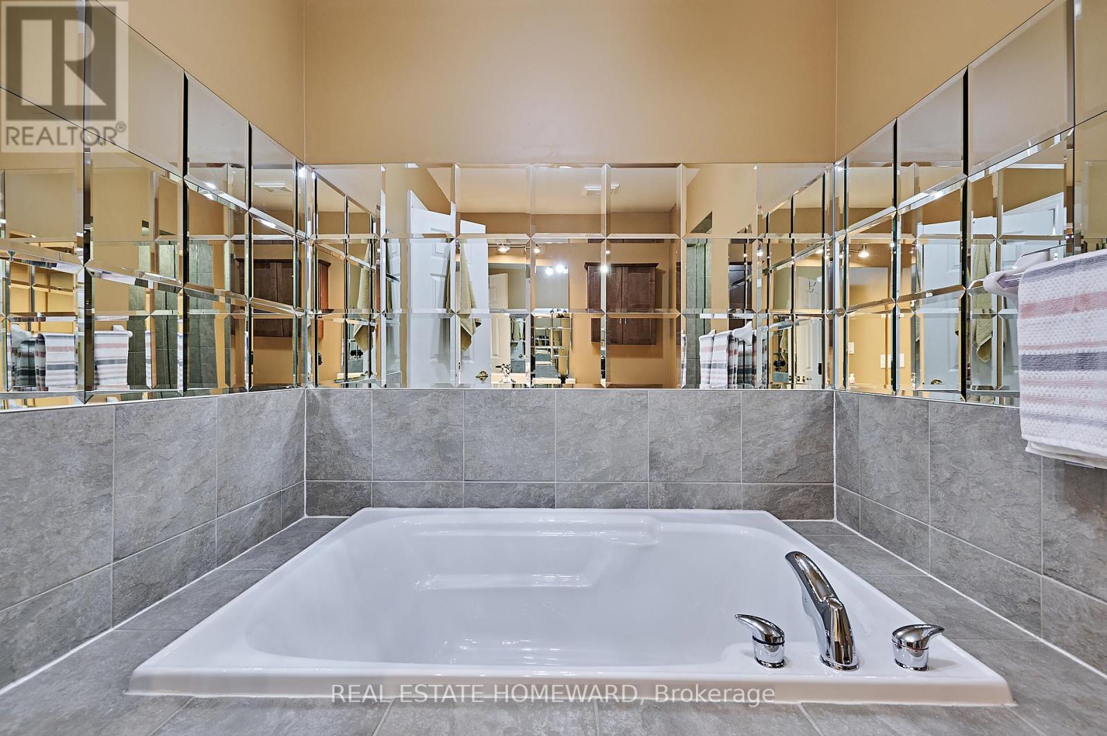 4 Isaac Devins Avenue, Vaughan, Ontario  L4L 0A4 - Photo 16 - N12352428