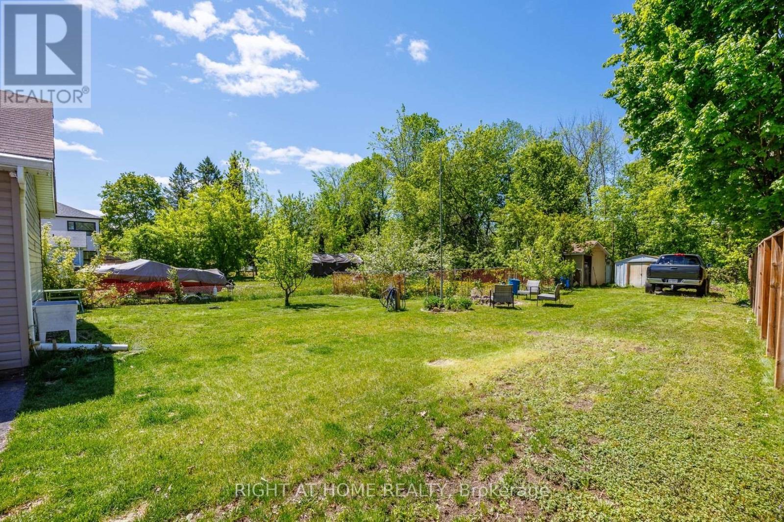 1024 Ferrier Avenue, Innisfil, Ontario  L0L 1W0 - Photo 10 - N12352444