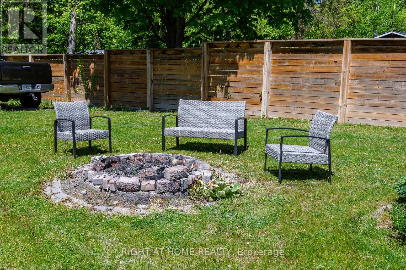 1024 Ferrier Avenue, Innisfil, Ontario  L0L 1W0 - Photo 12 - N12352444