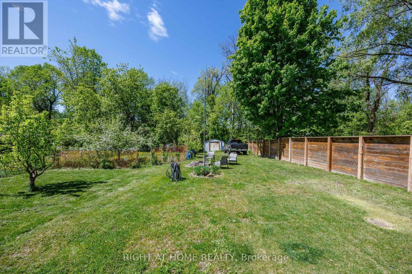 1024 Ferrier Avenue, Innisfil, Ontario  L0L 1W0 - Photo 13 - N12352444