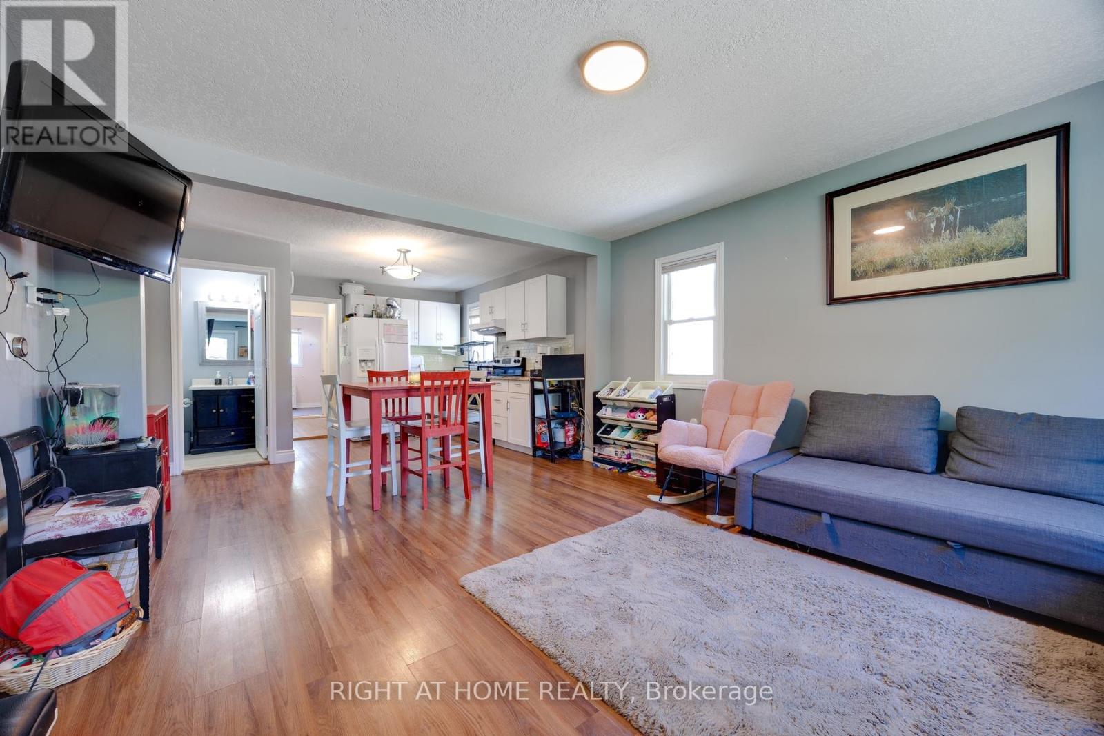 1024 Ferrier Avenue, Innisfil, Ontario  L0L 1W0 - Photo 16 - N12352444