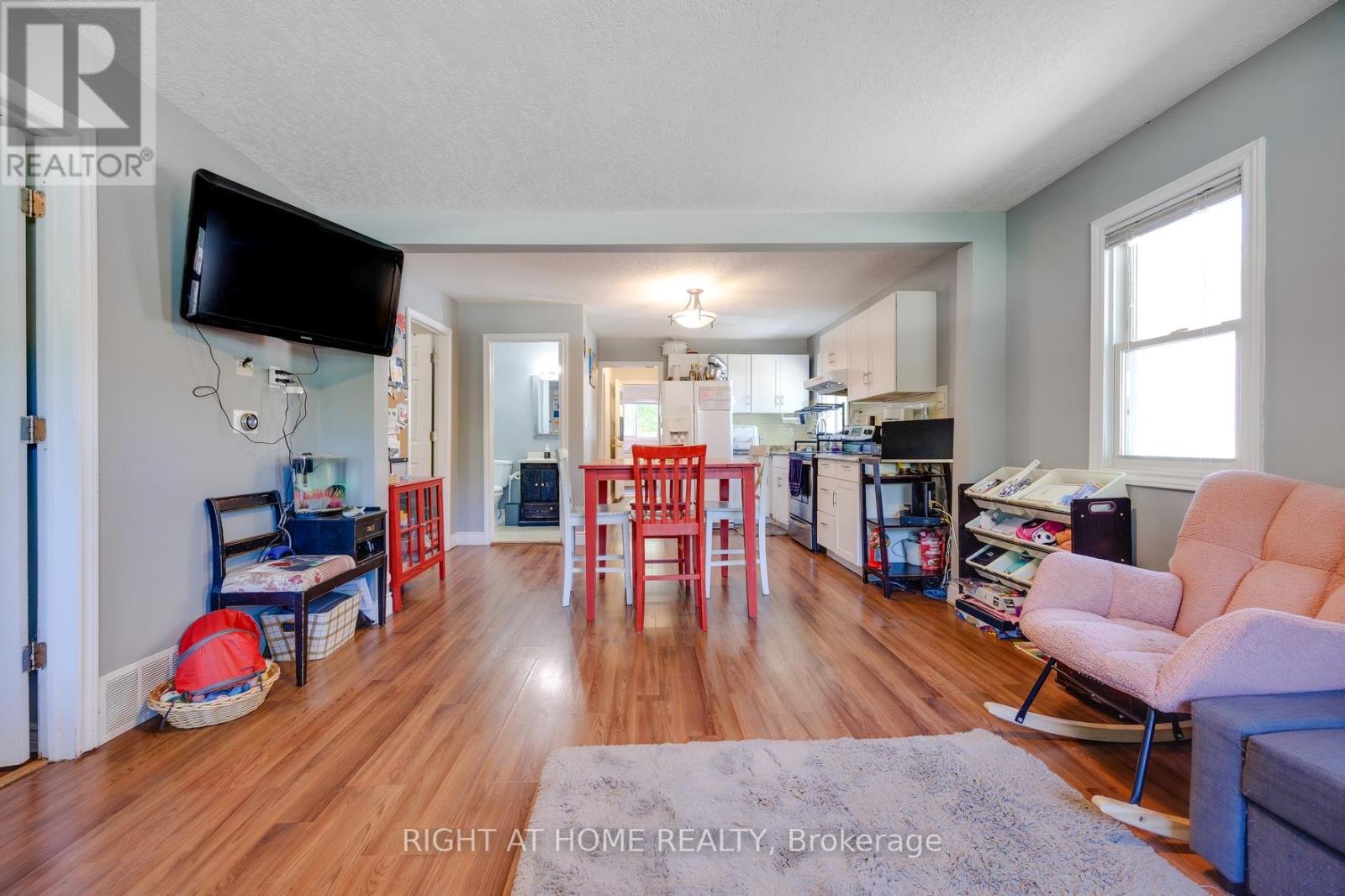 1024 Ferrier Avenue, Innisfil, Ontario  L0L 1W0 - Photo 18 - N12352444