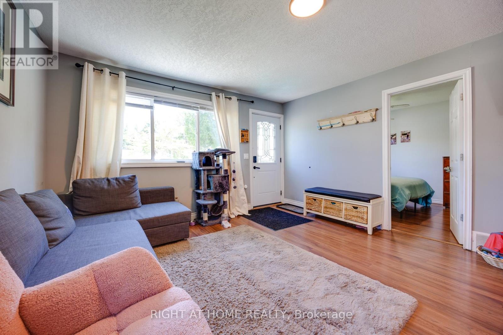 1024 Ferrier Avenue, Innisfil, Ontario  L0L 1W0 - Photo 21 - N12352444