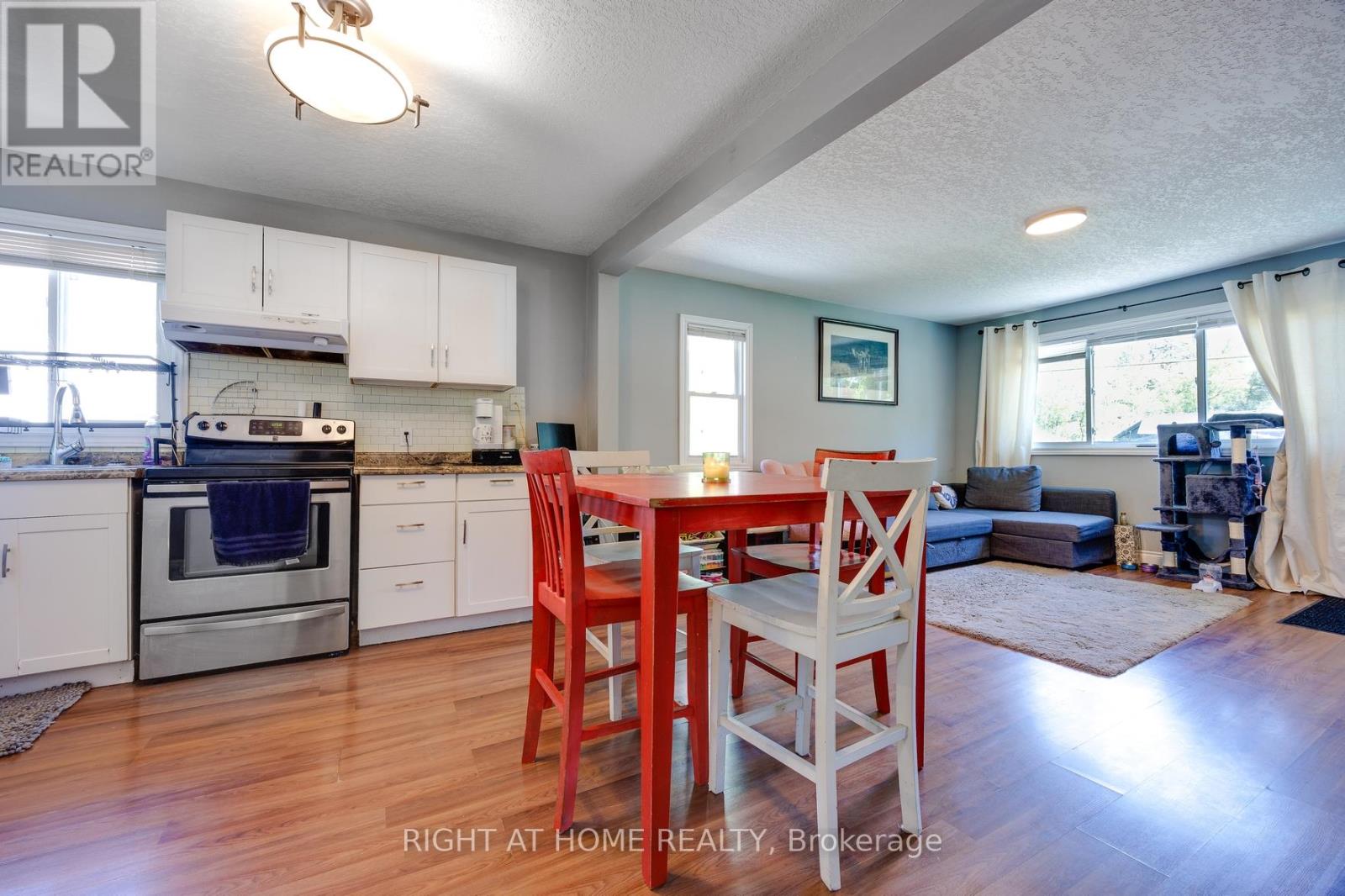 1024 Ferrier Avenue, Innisfil, Ontario  L0L 1W0 - Photo 24 - N12352444
