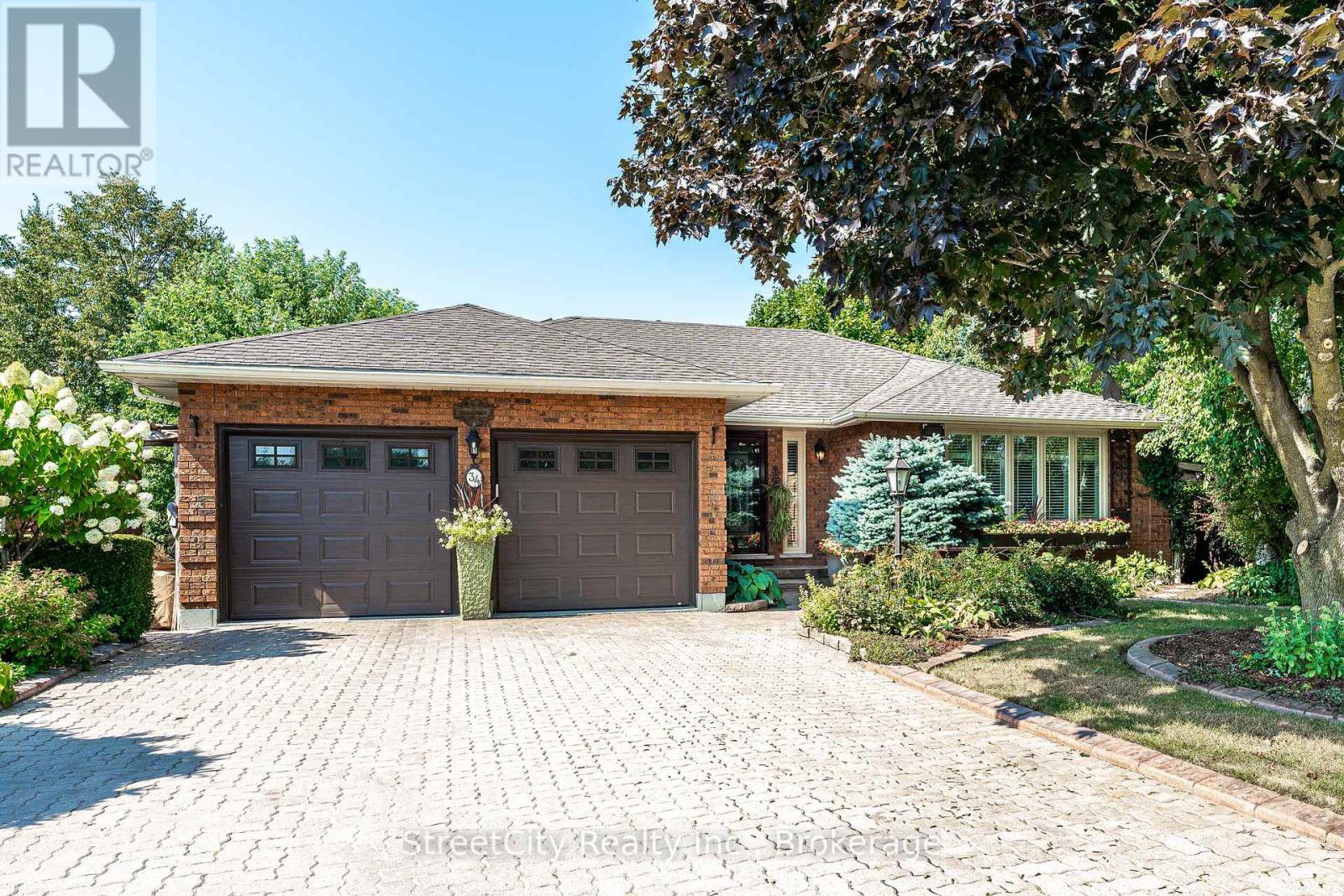 34 Nithview Court, Wilmot, Ontario N3A 2H4 - Photo 1 - X12352501