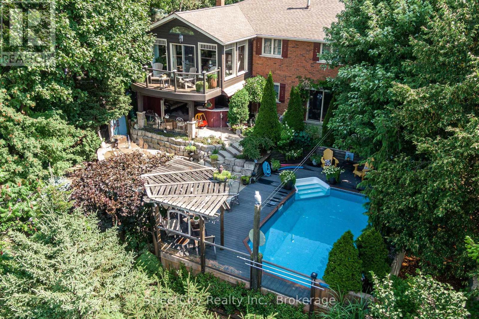 34 Nithview Court, Wilmot, Ontario N3A 2H4 - Photo 2 - X12352501