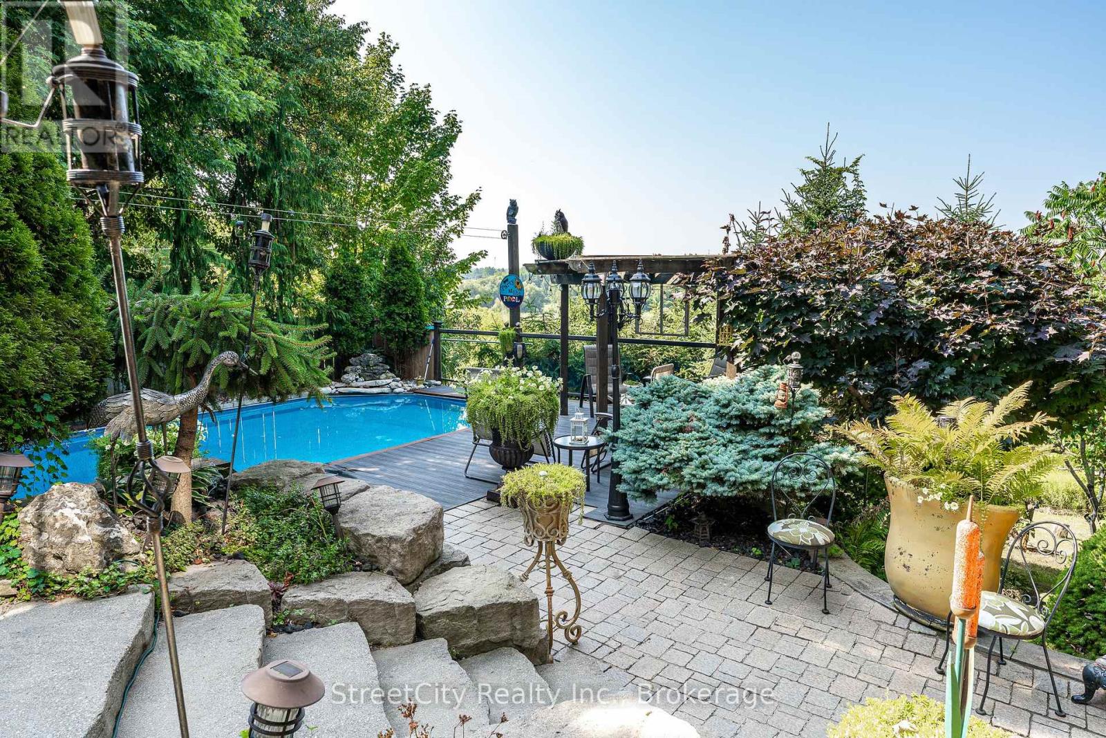 34 Nithview Court, Wilmot, Ontario N3A 2H4 - Photo 3 - X12352501