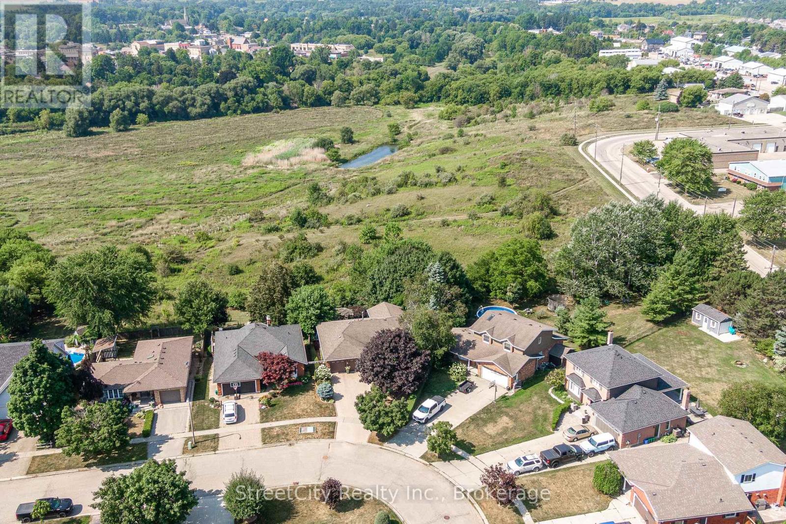 34 Nithview Court, Wilmot, Ontario N3A 2H4 - Photo 4 - X12352501