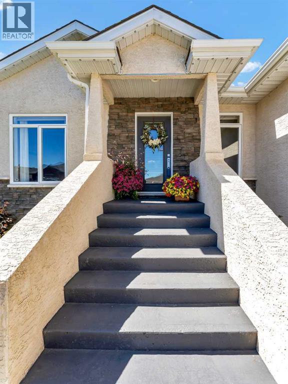 Property at 12 Cottonwood Bay SW image 4