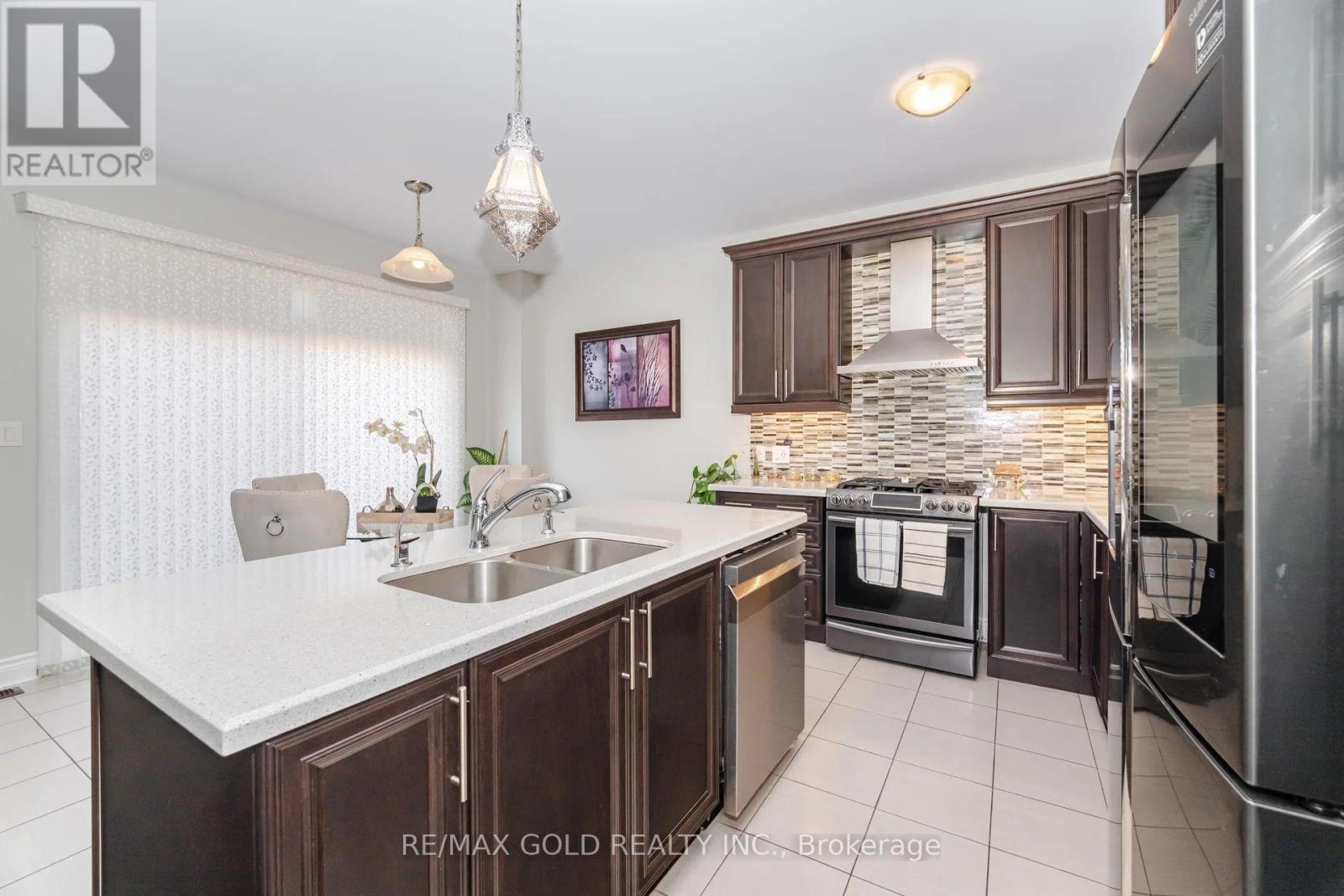 15 Henry Wilson Drive, Caledon, Ontario  L7C 4E8 - Photo 13 - W12352423