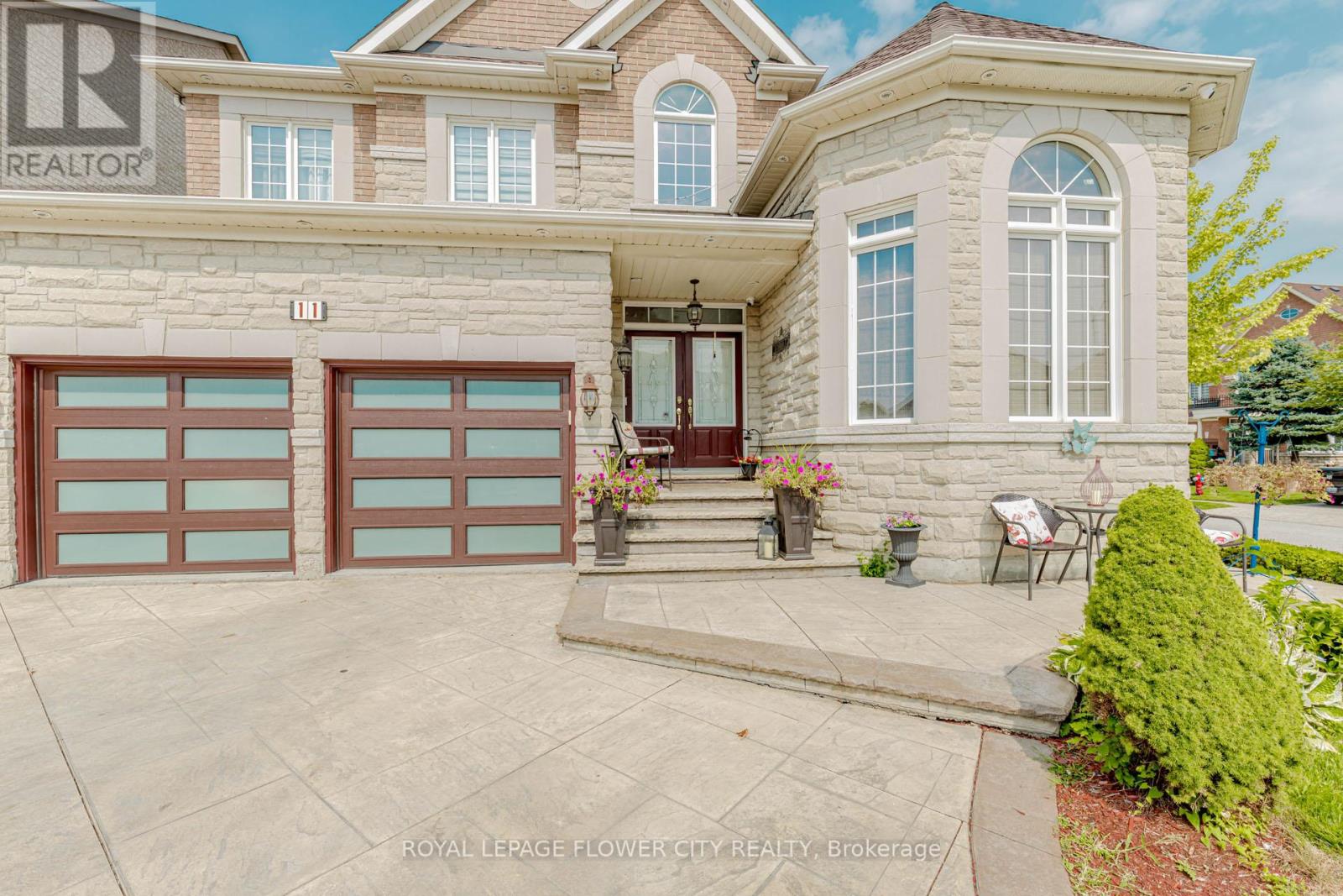 Property at 11 VINTONRIDGE DRIVE image 2