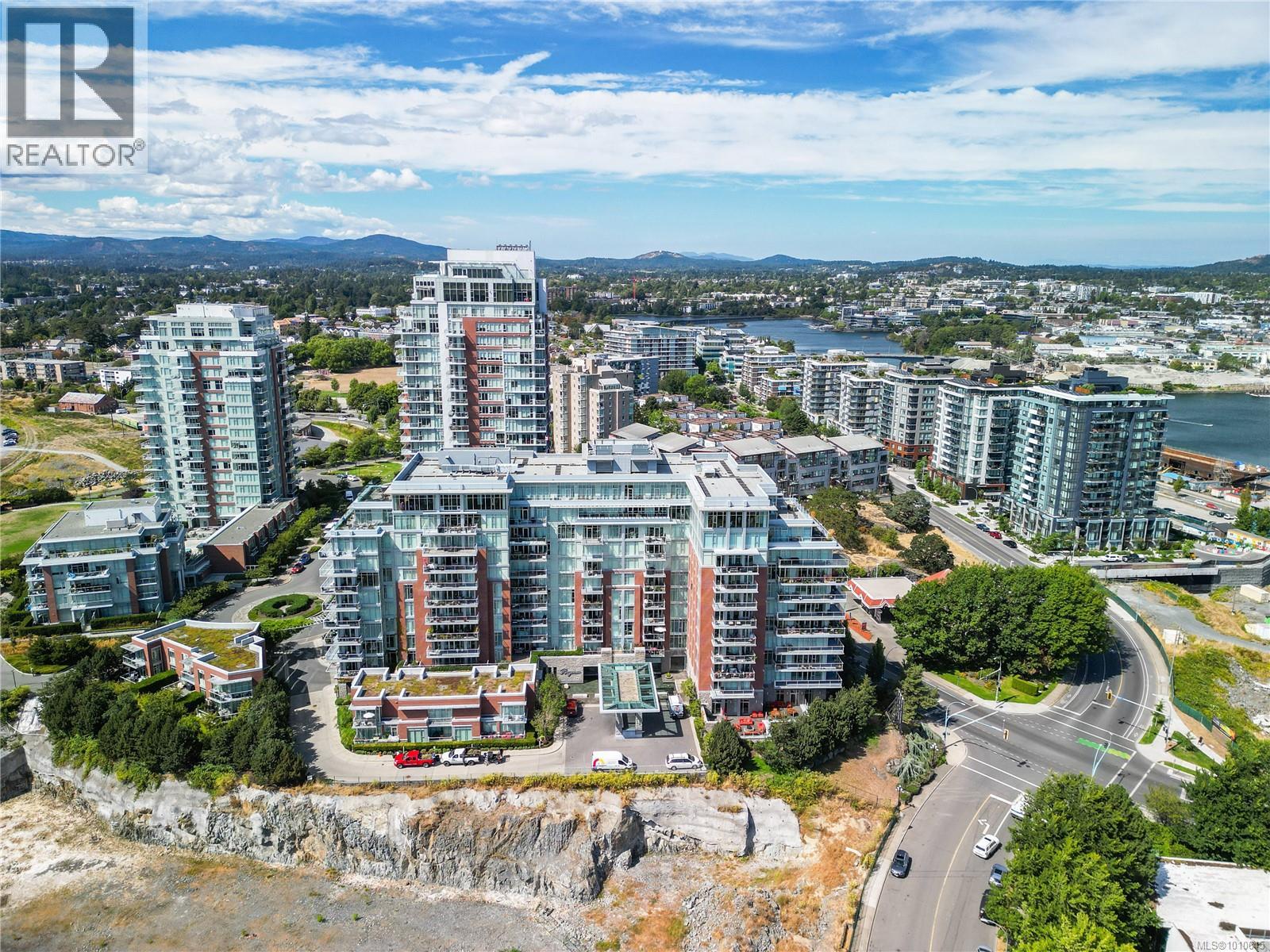 205 100 Saghalie Rd, Victoria, British Columbia  V9A 0A1 - Photo 3 - 1010645
