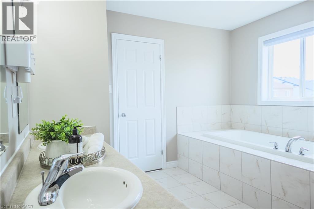 14 Waterbow Trail, Kitchener, Ontario  N2A 0K7 - Photo 42 - 40750083